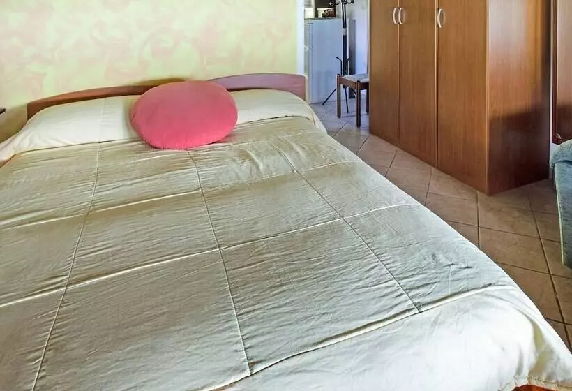 Flat With Private Garden And Air Conditioning