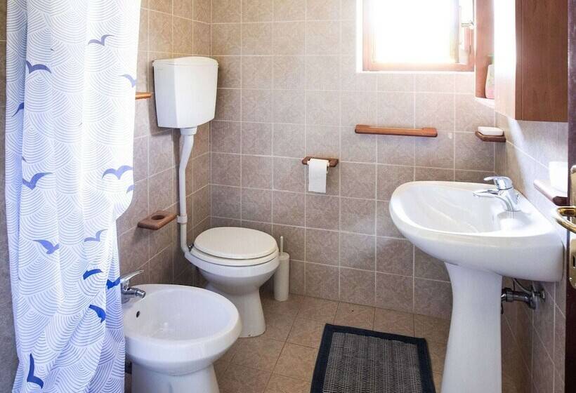 Flat With Private Garden And Air Conditioning