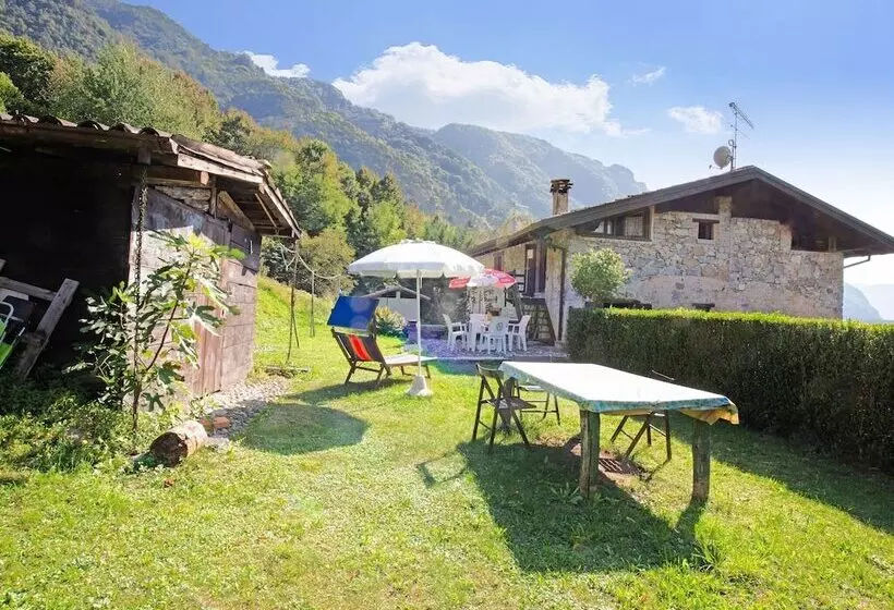 Flat With Private Garden And Air Conditioning