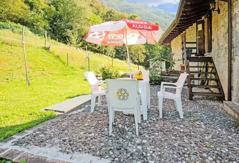 Flat With Private Garden And Air Conditioning