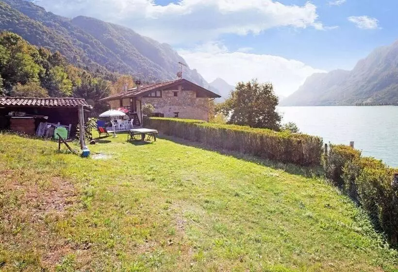 Flat With Private Garden And Air Conditioning