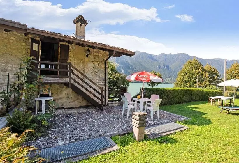 Flat With Private Garden And Air Conditioning