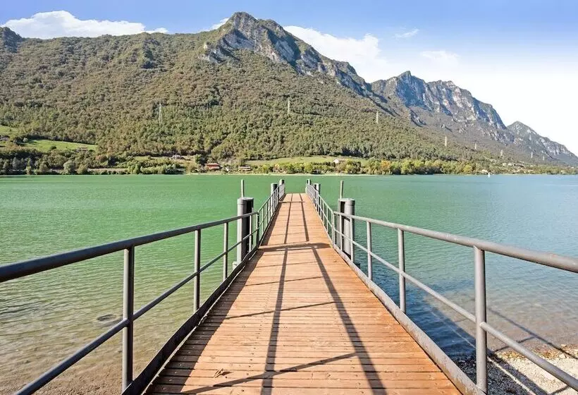 Flat With Private Garden And Air Conditioning