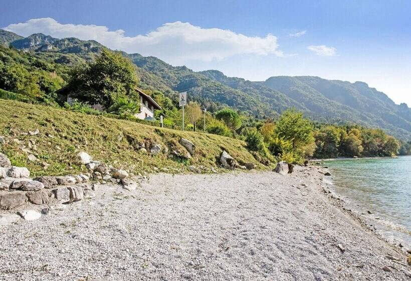 Flat With Private Garden And Air Conditioning