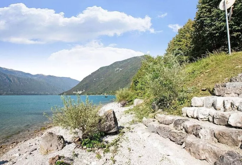 Flat With Private Garden And Air Conditioning