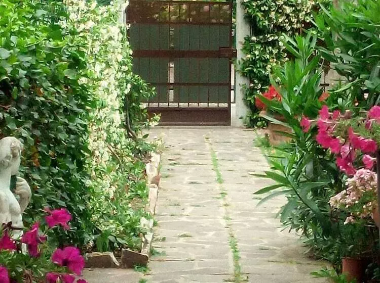 ベッドアンドブレックファースト Vali Chalet