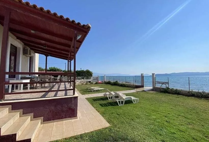 Costa Vasia Suites & Apartments