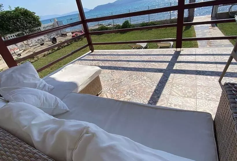 Costa Vasia Suites & Apartments