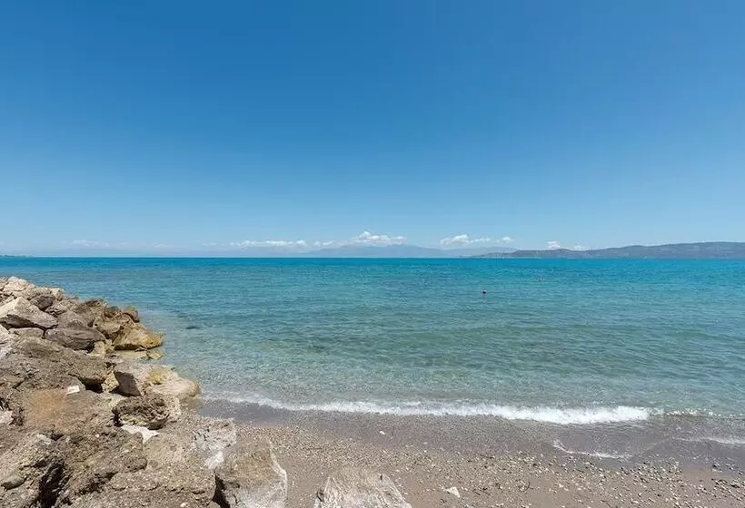 Costa Vasia Suites & Apartments