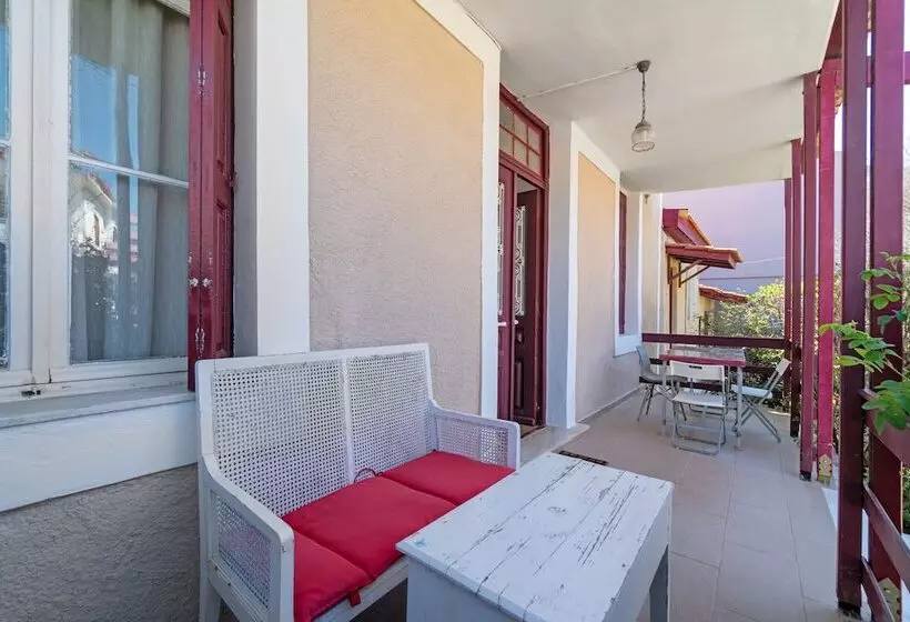 Costa Vasia Suites & Apartments