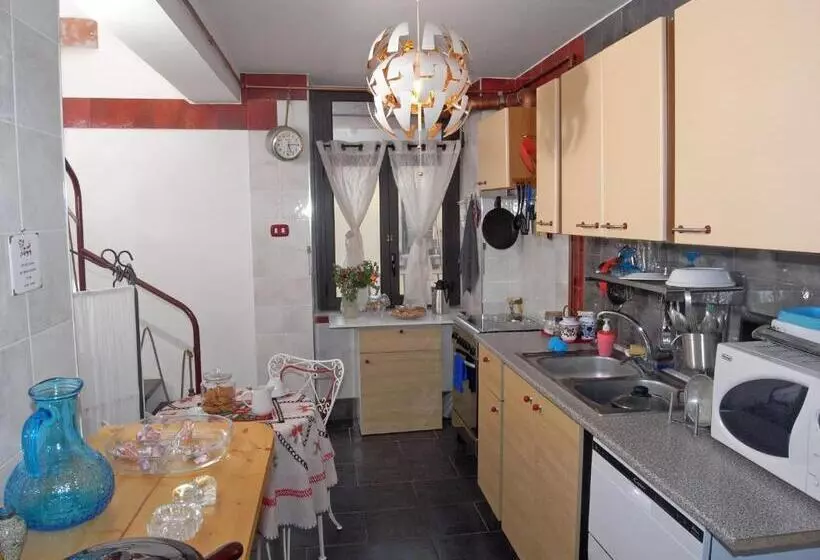 تختخواب و صبحانه Ag Home Adragna