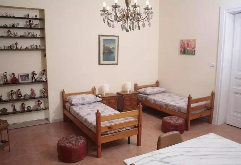 تختخواب و صبحانه Ag Home Adragna
