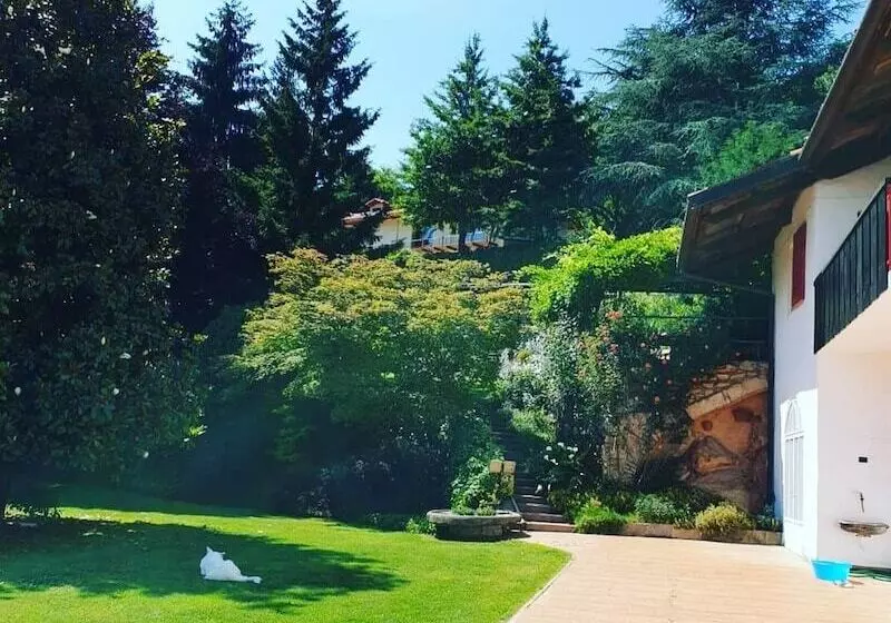 Aamiaismajoitus (B&B) L Uovo E La Faina