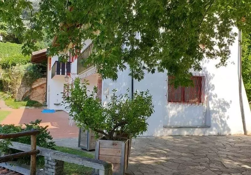 Aamiaismajoitus (B&B) L Uovo E La Faina