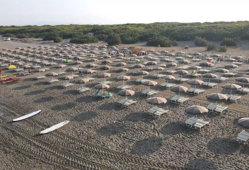 Hotelli Campeggio Del Forte