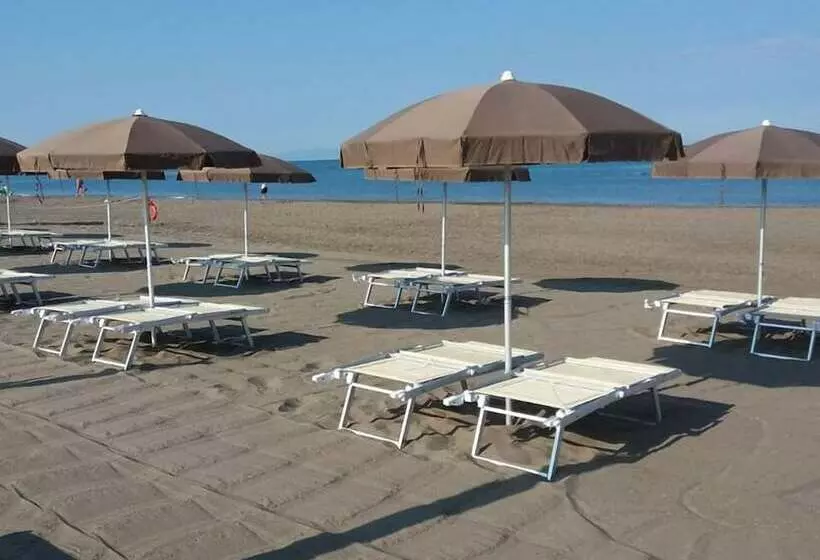 Hotelli Campeggio Del Forte