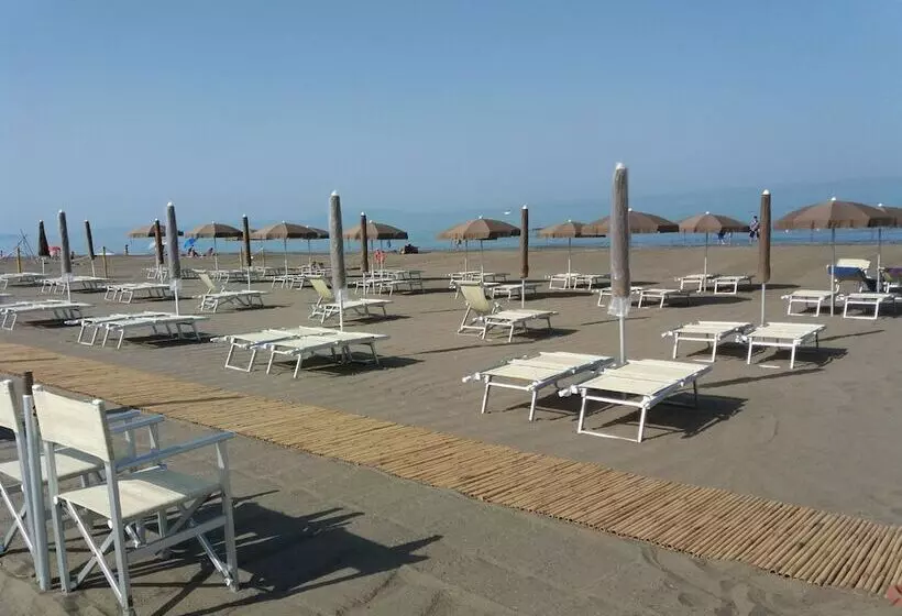 Hotelli Campeggio Del Forte