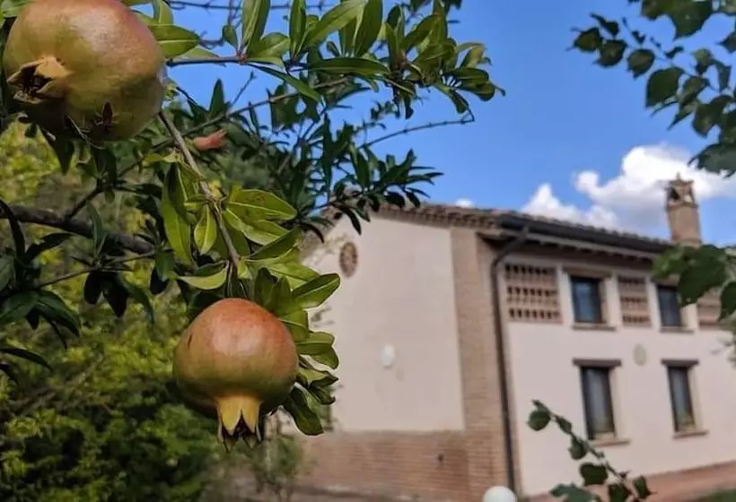 Maaseutuhotelli La Fonte Di Montebuono