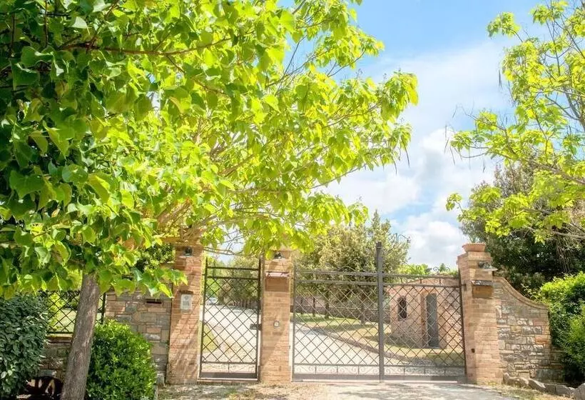 Maaseutuhotelli La Fonte Di Montebuono