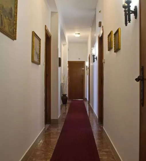 پانسیون Olivarooms