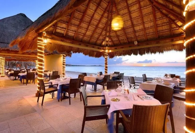 Grand Palladium Colonial Resort & Spa - All Inclusive