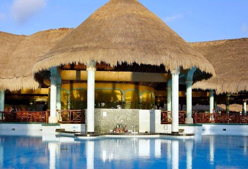 Grand Palladium Colonial Resort & Spa - All Inclusive