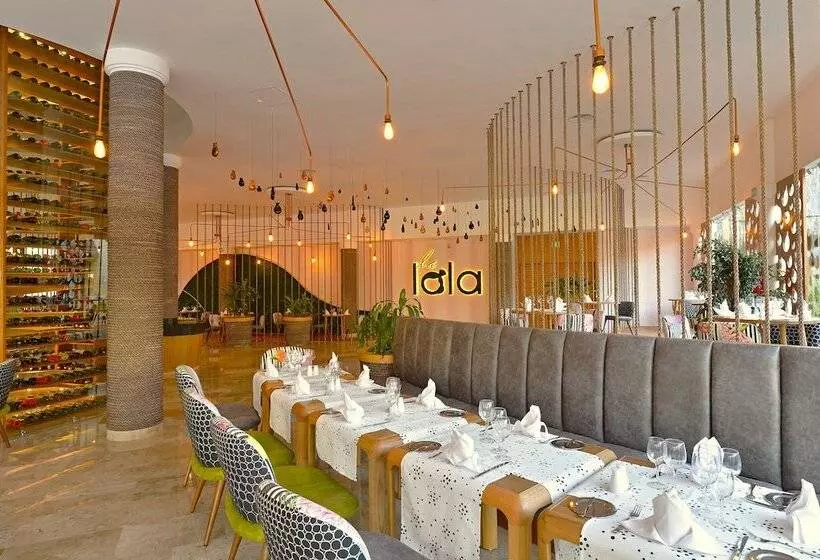 Grand Palladium Colonial Resort & Spa - All Inclusive