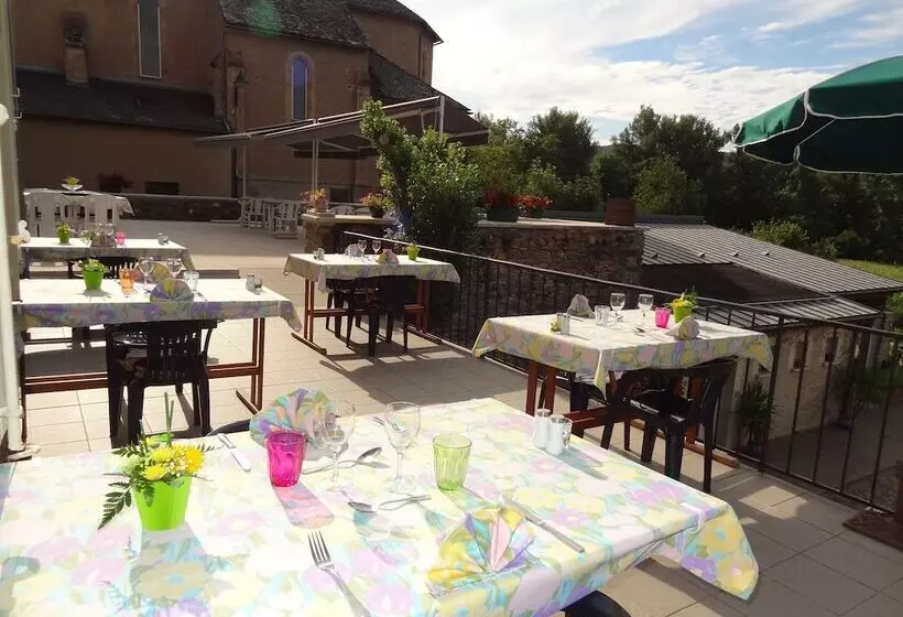 ホテル Logis Hôtels Hostellerie Des Lauriers Hôtel Et Restaurant