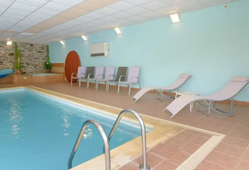 ホテル Logis Hôtels Hostellerie Des Lauriers Hôtel Et Restaurant