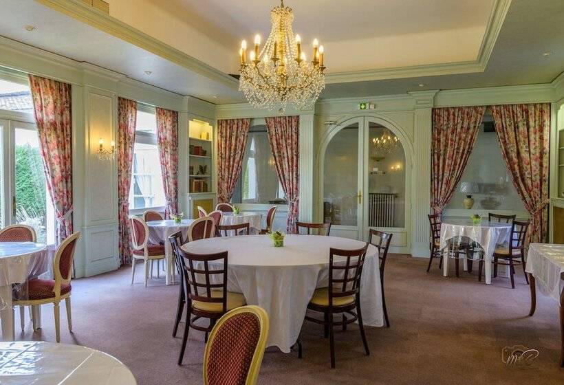 هتل Hôtel De La Cloche