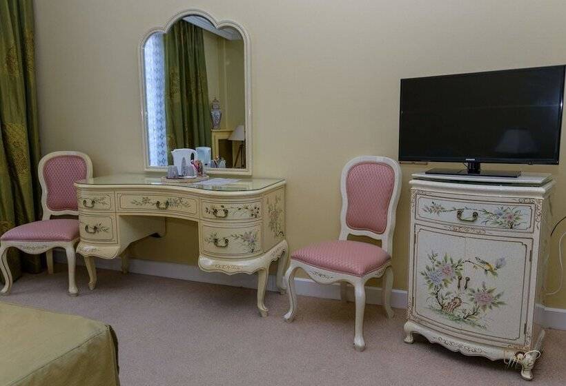 هتل Hôtel De La Cloche