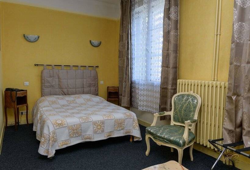 هتل Hôtel De La Cloche