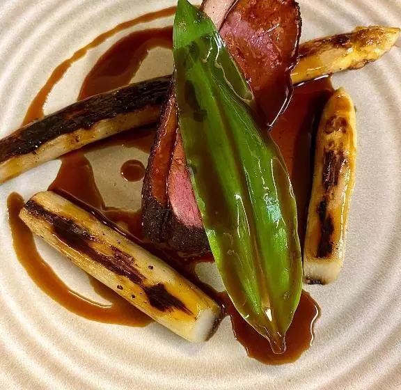 فندق Logis Hôtels & Restaurant Le Cheval Blanc Et Clovis