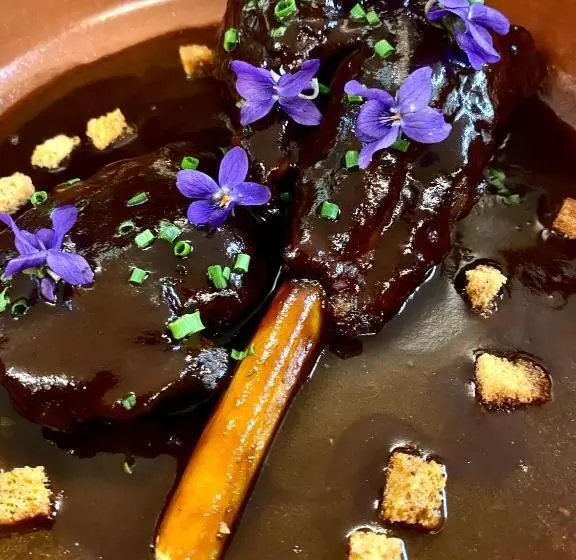 فندق Logis Hôtels & Restaurant Le Cheval Blanc Et Clovis