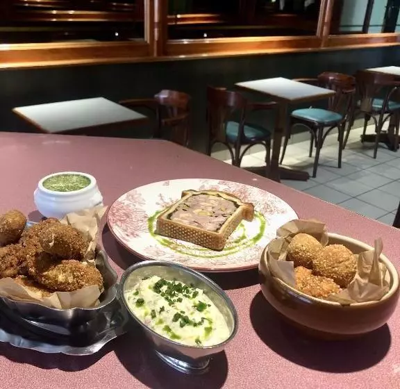 فندق Logis Hôtels & Restaurant Le Cheval Blanc Et Clovis