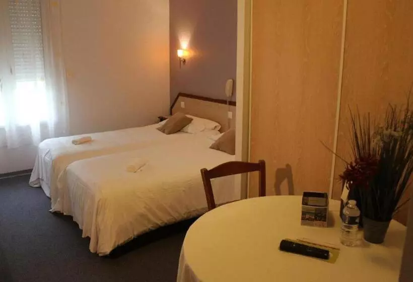 فندق Logis Hôtels & Restaurant Le Cheval Blanc Et Clovis