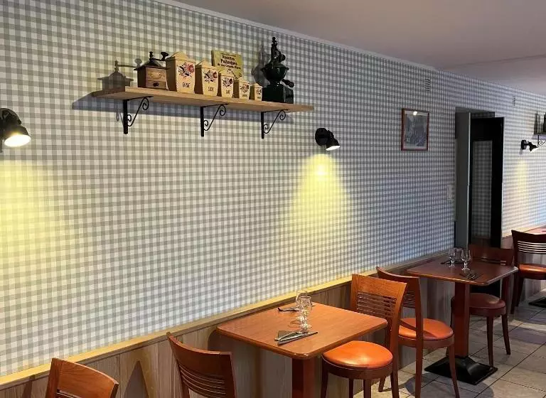 فندق Logis Hôtels & Restaurant Le Cheval Blanc Et Clovis