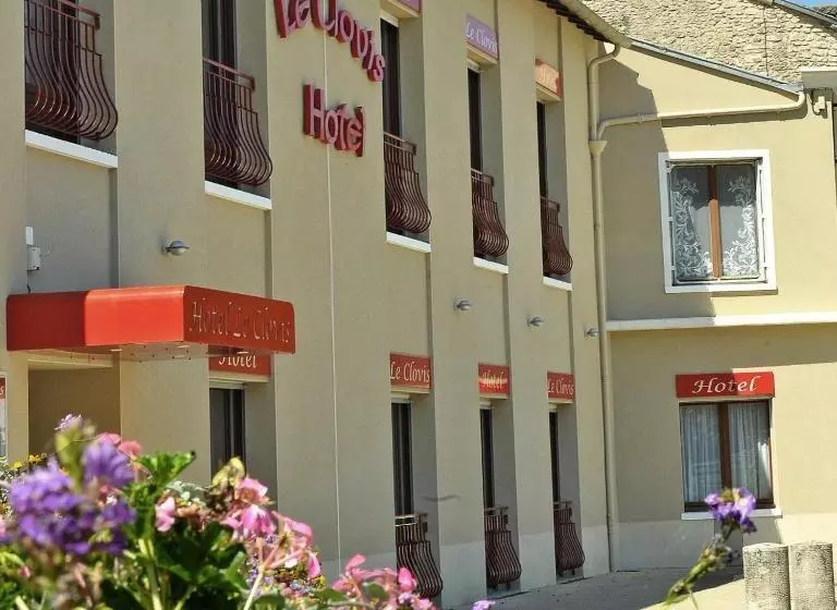 فندق Logis Hôtels & Restaurant Le Cheval Blanc Et Clovis