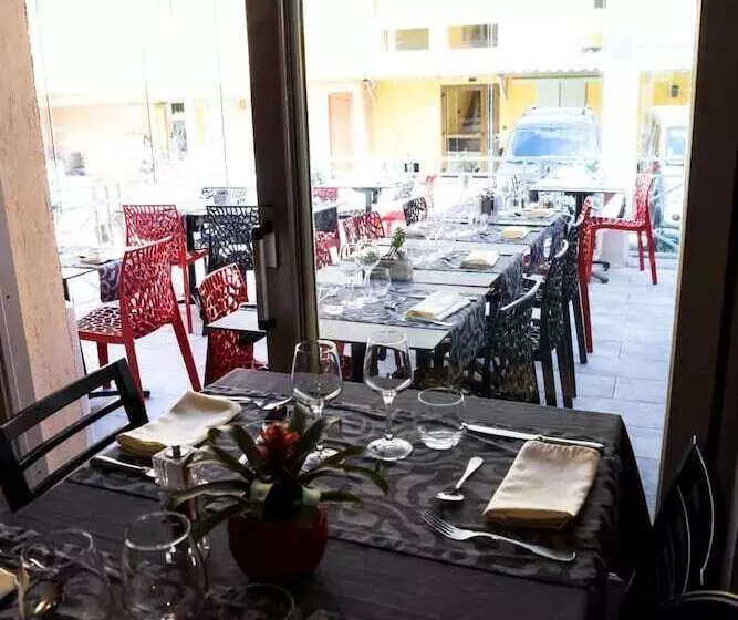 فندق Logis Hôtel Restaurant Azalées