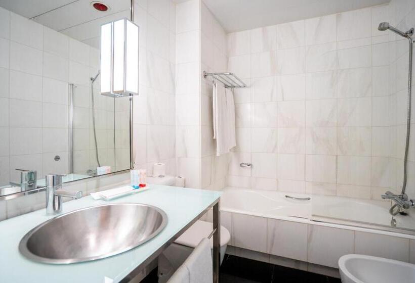 هتل Quatro Puerta Del Sol