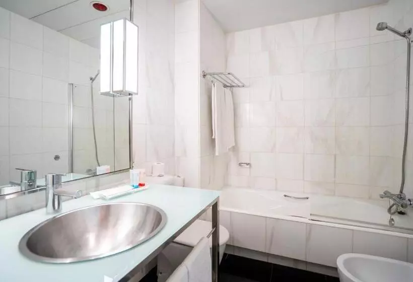 هتل Quatro Puerta Del Sol