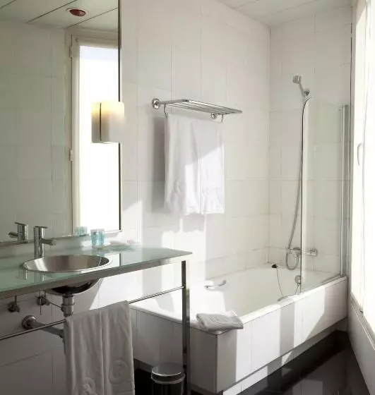 هتل Quatro Puerta Del Sol