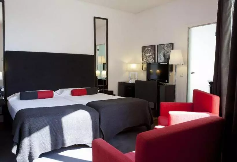 هتل Quatro Puerta Del Sol