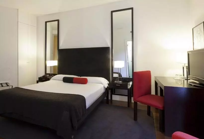 هتل Quatro Puerta Del Sol