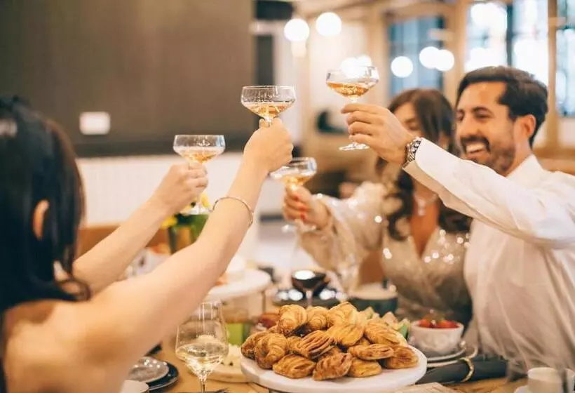 فندق The Clancy Autograph Collection