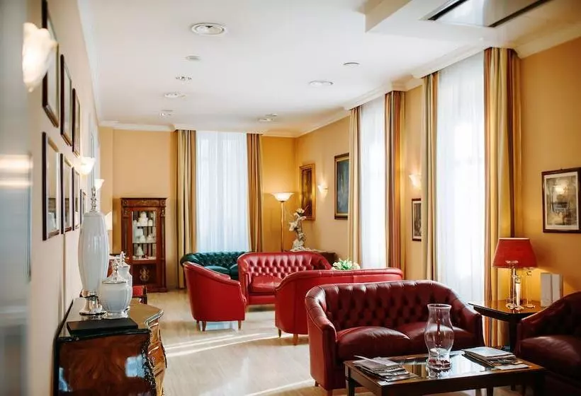 هتل Villa Traiano