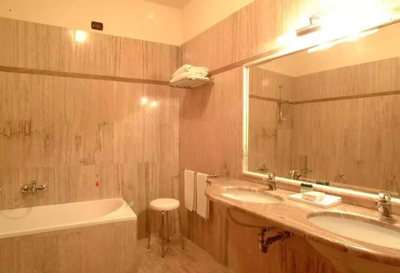 هتل Villa Traiano