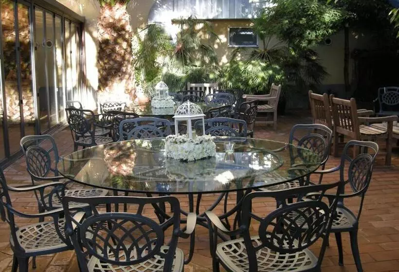 هتل Villa Traiano