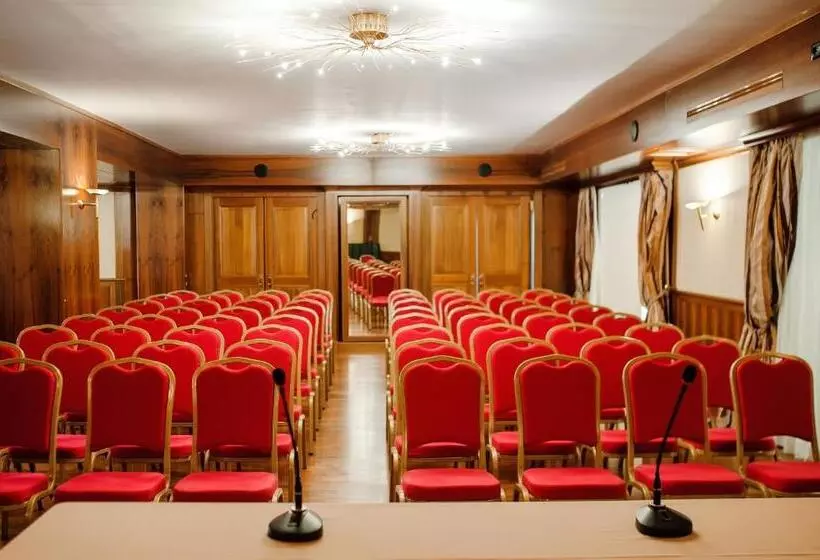 هتل Villa Traiano