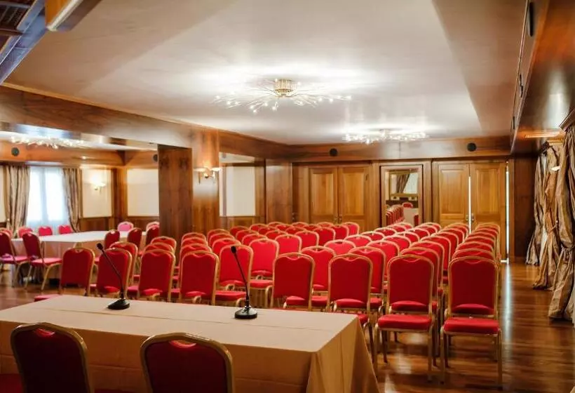 هتل Villa Traiano